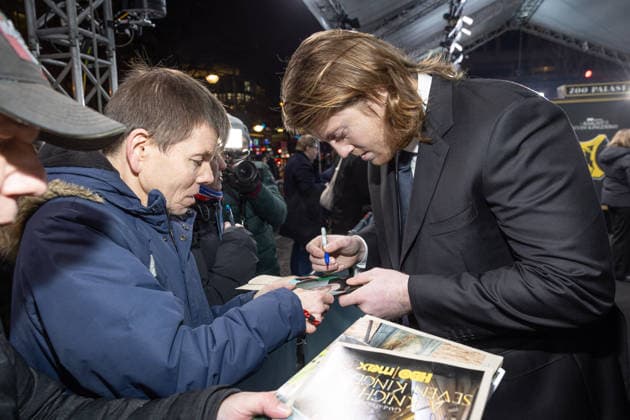 Premiere A KNIGHT OF THE SEVEN KINGDOMS Peter Claffey Dunk Signs autographs for fans Premiere of A KNIGHT OF THE SEVEN KINGDOMS at Zoo Palast in Berlin Date 13 01 2026 Copyright: xEventpressxFuhrx
