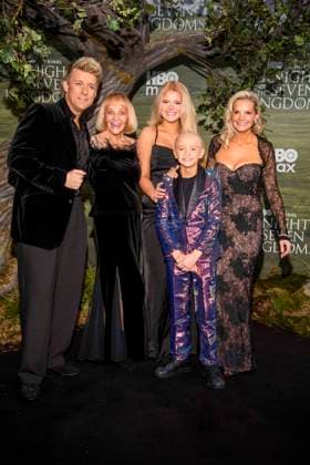 abb Jonathan Ansell, Wendy King, Sienna Valentine Ansell, Dexter Sol Ansell and Debbie King on the black carpet at the world premiere of the US fantasy series HBO Max A Knight of the Seven Kingdoms at Zoo Palaast on 13 01 2025 in Berlin Berlin Germany