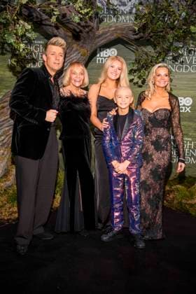 abb Jonathan Ansell, Wendy King, Sienna Valentine Ansell, Dexter Sol Ansell and Debbie King on the black carpet at the world premiere of the US fantasy series HBO Max A Knight of the Seven Kingdoms at Zoo Palaast on 13 01 2025 in Berlin Berlin Germany