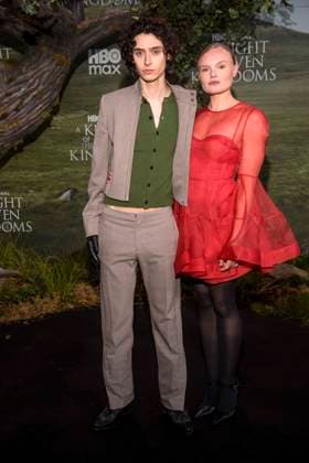 abb Eren M Guevercin with Maria Victoria Dragus on the black carpet at the world premiere of HBO Max A Knight of the Seven Kingdoms of the US fantasy series at Zoo Palaast on 13 01 2025 in Berlin Berlin Germany