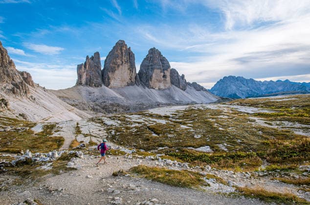 Woman trail running through the dramatic Tre Cime di Lavaredo Sexten, Trentino-South Tyrol, Italy CR_BRDO260112-1935404-01 ,model released, Symbolfoto