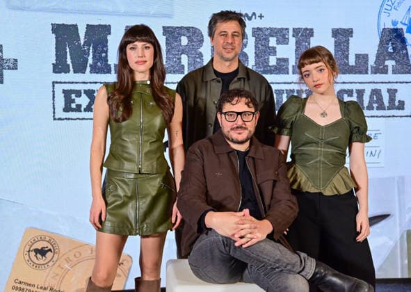 January 14, 2026, Madrid, Madrid, SPAIN: Photocall with actors Natalia de Molina, Hugo Silva, and Manuela Calle; creator and director Dani de la Torre; journalists Arturo Lezcano and Nacho Carretero, whose original idea inspired the series; and executive producers Fran AraoÂºjo (Movistar Plus+) and Pepe Ripoll Madrid SPAIN - ZUMAz108 20260114_znp_z108_024 Copyright: xRichardxZubelzux