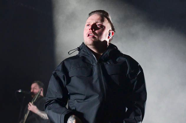 Samuel David Carter from the Architects live at a concert in the Swiss Life Hall Hannover, 13 01 202 Foto:xN.xHeuselx xFuturexImagex architects_6103