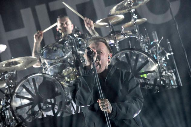 Dan Searle and Samuel David Carter from the Architects live at a concert in the Swiss Life Hall Hannover, 13 01 202 Foto:xN.xHeuselx xFuturexImagex architects_6108