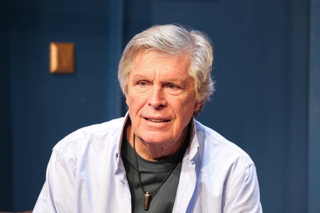 They have known each other for more than 40 years and are now on stage together for the first time Michaela May and Sigmar Solbach can be seen in Hamburg in the play Der Abschiedsbrief at the Komödie Winterhuder Fährhaus Sigmar Solbach will turn 80 in October, next year this comedy will go on tour, photo rehearsal on 14 1 2026 in Hamburg