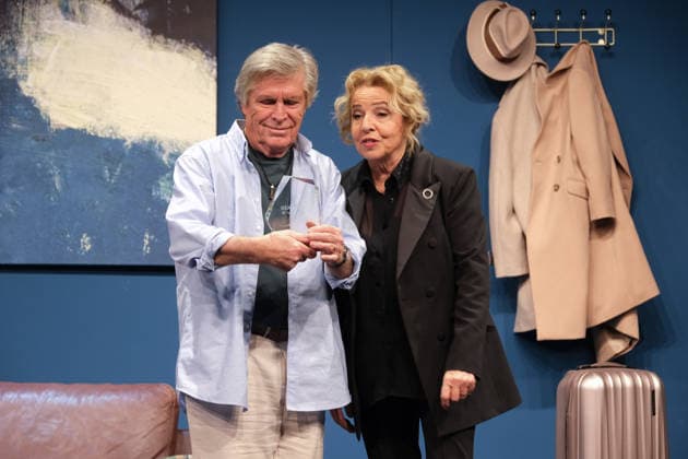 They have known each other for more than 40 years and are now on stage together for the first time Michaela May and Sigmar Solbach can be seen in Hamburg in the play Der Abschiedsbrief at the Komödie Winterhuder Fährhaus Sigmar Solbach will turn 80 in October, next year this comedy will go on tour, photo rehearsal on 14 1 2026 in Hamburg