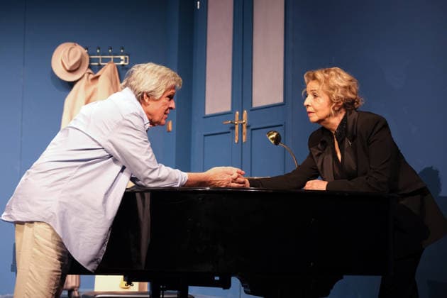 They have known each other for more than 40 years and are now on stage together for the first time Michaela May and Sigmar Solbach can be seen in Hamburg in the play Der Abschiedsbrief at the Komödie Winterhuder Fährhaus Sigmar Solbach will turn 80 in October, next year this comedy will go on tour, photo rehearsal on 14 1 2026 in Hamburg