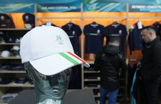 Milan, Megastore in Piazza Duomo for the Milan Cortina 2026 Winter Olympics and Paralympics, with the sale of gadgets and clothing and advertising - Milan Cortina 2026 Winter Olympic Games  Copyright: xDuilioxPiaggesix xipa-agency.netx xDuilioxPiaggesix IPA_Agency_IPA70053789