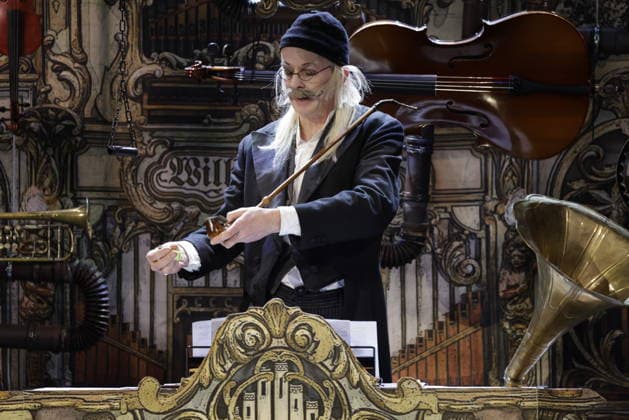 Torsten Rasch, Germany, Berlin, Komödie am Kurfürstendamm in the Ernst Reuter Saal, photo rehearsal of SAUERKOHL UND MISSETATEN, A musical Wilhelm Busch program with Katharina Thalbach, Pierre Besson and Torsten Rasch, stage Momme Röhrbein, costume Angelika Rieck