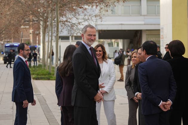 King Felipe VI c during a visit to the project Salvem les fotos Photos UPV Recovering Memories , on January 14, 2026, in Valencia, Valencian Community Spain The project organized by the Polytechnic University of Valencia seeks to recover the photographs and memories of the families affected by the dana in 2024 14 JANUARY 2026 Valencia, Valencian Community Valencia, Valencian Community Spain  Copyright: xJorgexGilx 7218785