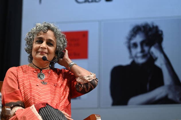 Entertainment Bilder des Tages KOLKATA, INDIA - JANUARY 14: Indian author Arundhati Roy during a conversation on her new memoir Mother Mary Comes To Me during a literary session at St. Xavier s College on January 14, 2026 in Kolkata, India. (Photo by Samir Jana Hindustan Times) Arundhati Roy Discusses Her New Memoir Mother Mary Comes To Me In Kolkata
