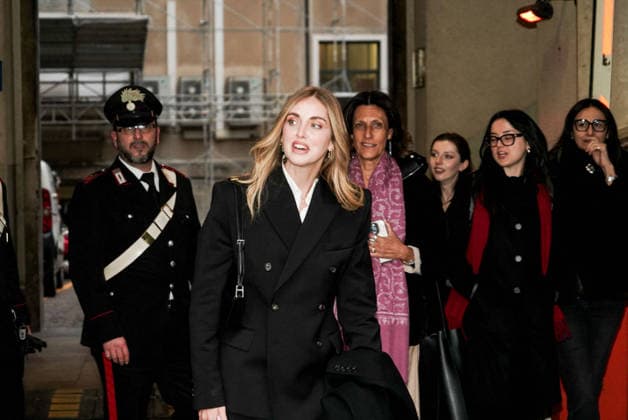 Chiara Ferragni Acquitted of Fraud Over Pandorogate - Milan Chiara Ferragni leaving the Milan courthouse in Milan, Italy on January 14, 2026. Chiara Ferragni was acquitted in the trial involving the pandoro and Easter eggs. Her emotional parents awaited her outside the courthouse. Photo by Emanuele Roberto De Carli IPA ABACAPRESS.COM Milan Italy  Copyright: xIPA ABACAx