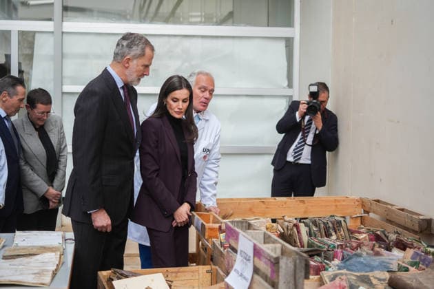 King Felipe VI and Queen Letizia, during a visit to the project Salvem les fotos Photos UPV Recovering Memories , on January 14, 2026, in Valencia, Valencian Community Spain The project organized by the Polytechnic University of Valencia seeks to recover the photographs and memories of the families affected by the dana in 2024 14 JANUARY 2026 Valencia, Valencian Community Valencia, Valencian Community Spain  Copyright: xJorgexGilx 7218838