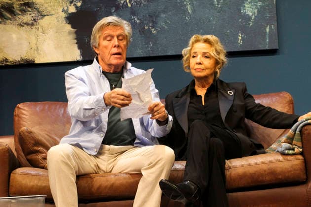abb Michaela May plays the wife Maud with Sigmar Solbach in the role of the husband Julian Actors Actors at the photo rehearsal scene for the play The Farewell Letter by Audrey Schebat on stage at the Komoedie Winterhuder Faehrhaus on 14 01 2016 in Hamburg Hamburg Germany