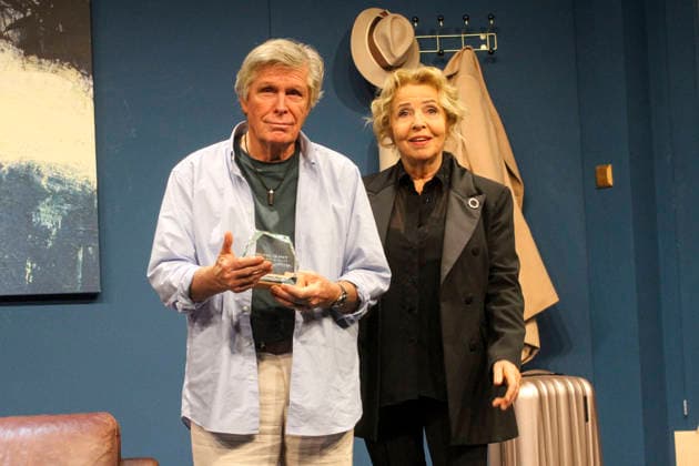 abb Michaela May plays the wife Maud with Sigmar Solbach in the role of the husband Julian Actors Actors at the photo rehearsal scene for the play The Farewell Letter by Audrey Schebat on stage at the Komoedie Winterhuder Faehrhaus on 14 01 2016 in Hamburg Hamburg Germany