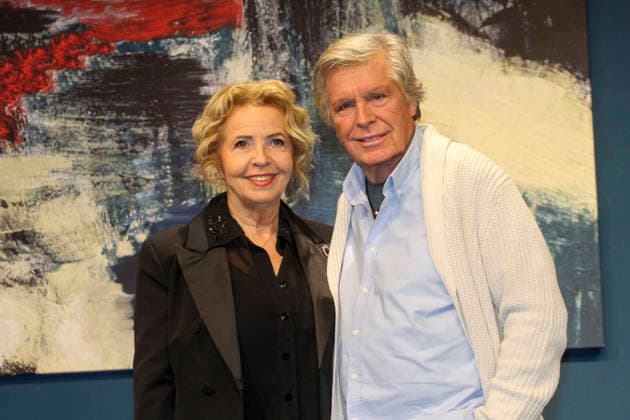 abb Michaela May plays the wife Maud with Sigmar Solbach in the role of the husband Julian Actors Actors at the photo rehearsal scene for the play The Farewell Letter by Audrey Schebat on stage at the Komoedie Winterhuder Faehrhaus on 14 01 2016 in Hamburg Hamburg Germany