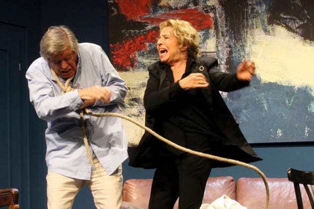 abb Michaela May plays the wife Maud with Sigmar Solbach in the role of the husband Julian Actors Actors at the photo rehearsal scene for the play The Farewell Letter by Audrey Schebat on stage at the Komoedie Winterhuder Faehrhaus on 14 01 2016 in Hamburg Hamburg Germany