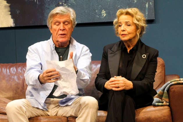 abb Michaela May plays the wife Maud with Sigmar Solbach in the role of the husband Julian Actors Actors at the photo rehearsal scene for the play The Farewell Letter by Audrey Schebat on stage at the Komoedie Winterhuder Faehrhaus on 14 01 2016 in Hamburg Hamburg Germany