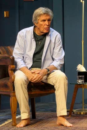 abb Sigmar Solbach in the role of husband Julian Actor Actor during the photo rehearsal scene for the play Der Abschiedsbrief by Audrey Schebat on stage at the Komoedie Winterhuder Faehrhaus on 14 01 2016 in Hamburg Hamburg Germany