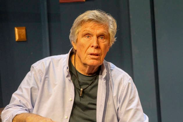 abb Sigmar Solbach in the role of husband Julian Actor Actor during the photo rehearsal scene for the play Der Abschiedsbrief by Audrey Schebat on stage at the Komoedie Winterhuder Faehrhaus on 14 01 2016 in Hamburg Hamburg Germany