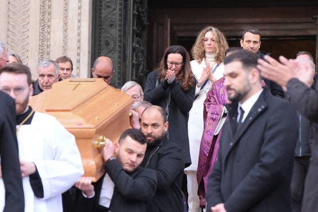 Clara Paban femme de R Courbis , Olivia Courbis fille de R Courbis Sorties de la cérémonie religieuse en hommage à Rolland Courbis en léglise de la Madeleine à Paris, France, le 14 janvier 2026 Jacovides Moreau Bestimage Exits of the religious ceremony in tribute to Rolland Courbis at the Madeleine church in Paris, France, on January 14, 2026 Paris France  Copyright: xJACOVIDES-MOREAUx xBESTIMAGExJACOVIDES-MOREAUx xBESTIMAGEx