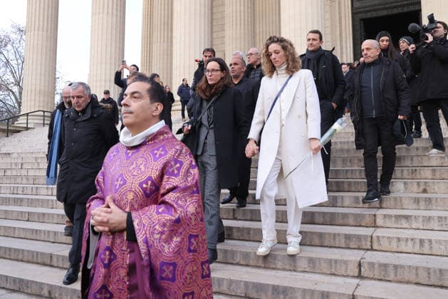 Clara Paban femme de R Courbis , Olivia Courbis fille de R Courbis Sorties de la cérémonie religieuse en hommage à Rolland Courbis en léglise de la Madeleine à Paris, France, le 14 janvier 2026 Jacovides Moreau Bestimage Exits of the religious ceremony in tribute to Rolland Courbis at the Madeleine church in Paris, France, on January 14, 2026 Paris France  Copyright: xJACOVIDES-MOREAUx xBESTIMAGExJACOVIDES-MOREAUx xBESTIMAGEx