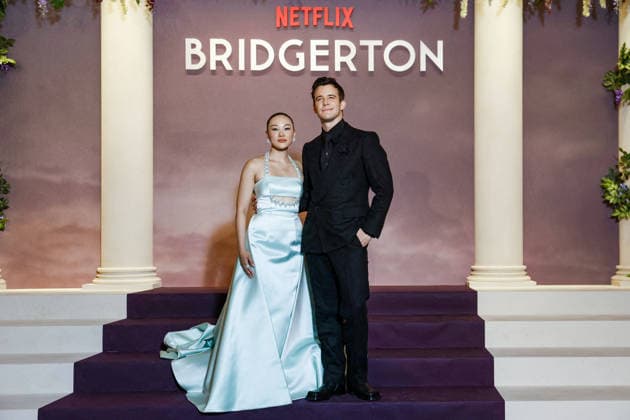 Yerin Ha et Luke Thompson au photocall de lavant première mondiale parisienne de la saison 4 Netflix de Bridgerton au Palais Brongniart à Paris, France, le 14 janvier 2026 Cyril Moreau Bestimage Netflix Bridgerton Season 4 Paris World Premiere at Palais Brongniart, in Paris, France, on January 14, 2026 Paris France  Copyright: xCYRILxMOREAUx xBESTIMAGExCYRILxMOREAUx xBESTIMAGEx