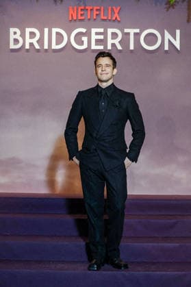 Luke Thompson at the photocall for the Paris World Premiere of Bridgerton Season 4 Netflix at the Palais Brongniart in Paris, France, on January 14, 2026 Cyril Moreau Bestimage Netflix Bridgerton Season 4 Paris World Premiere at Palais Brongniart, in Paris, France, on January 14, 2026 Paris France  Copyright: xCYRILxMOREAUx xBESTIMAGExCYRILxMOREAUx xBESTIMAGEx
