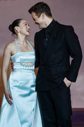 Yerin Ha et Luke Thompson au photocall de lavant première mondiale parisienne de la saison 4 Netflix de Bridgerton au Palais Brongniart à Paris, France, le 14 janvier 2026 Cyril Moreau Bestimage Netflix Bridgerton Season 4 Paris World Premiere at Palais Brongniart, in Paris, France, on January 14, 2026 Paris France  Copyright: xCYRILxMOREAUx xBESTIMAGExCYRILxMOREAUx xBESTIMAGEx