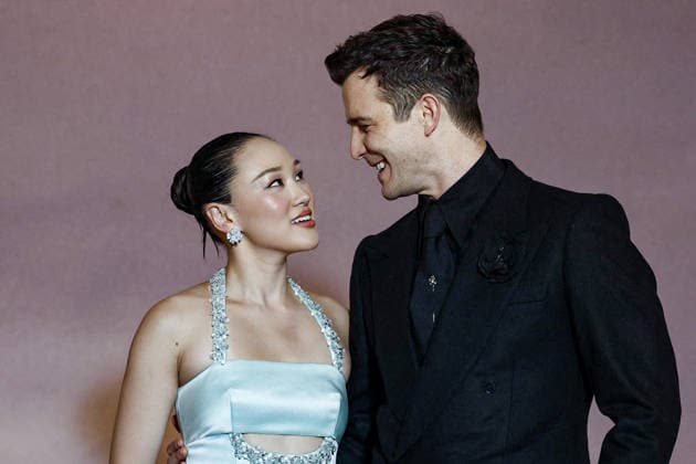 Entertainment Bilder des Tages Yerin Ha et Luke Thompson au photocall de lavant première mondiale parisienne de la saison 4 Netflix de Bridgerton au Palais Brongniart à Paris, France, le 14 janvier 2026 Cyril Moreau Bestimage Netflix Bridgerton Season 4 Paris World Premiere at Palais Brongniart, in Paris, France, on January 14, 2026 Paris France  Copyright: xCYRILxMOREAUx xBESTIMAGExCYRILxMOREAUx xBESTIMAGEx