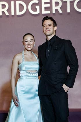 Yerin Ha et Luke Thompson au photocall de lavant première mondiale parisienne de la saison 4 Netflix de Bridgerton au Palais Brongniart à Paris, France, le 14 janvier 2026 Cyril Moreau Bestimage Netflix Bridgerton Season 4 Paris World Premiere at Palais Brongniart, in Paris, France, on January 14, 2026 Paris France  Copyright: xCYRILxMOREAUx xBESTIMAGExCYRILxMOREAUx xBESTIMAGEx