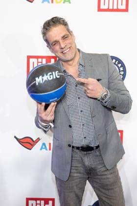 NBA Tip Off Dinner Axel Springer Carsten Spengemann Tip off Dinner Axel Springer Verlag invites you to a dinner at the publishing house in Berlin on the occasion of the NBA game on January 15th. Copyright: xEventpressxFuhrx