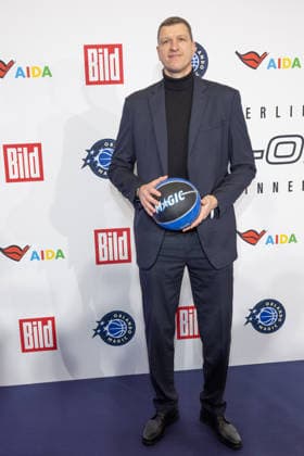NBA Tip Off Dinner Axel Springer Patrick Femerling Tip off Dinner Axel Springer Verlag invites you to a dinner at the publishing house in Berlin on the occasion of the NBA game on January 15th. Copyright: xEventpressxFuhrx