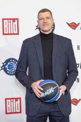 NBA Tip Off Dinner Axel Springer Patrick Femerling Tip off Dinner Axel Springer Verlag invites you to a dinner at the publishing house in Berlin on the occasion of the NBA game on January 15th. Copyright: xEventpressxFuhrx