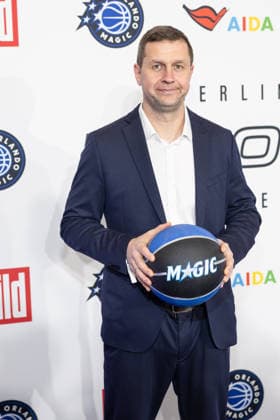 NBA Tip Off Dinner Axel Springer Alan Ibrahimagic Australian Basketball Coach Tip off Dinner Axel Springer Verlag invites you to a dinner at the publishing house in Berlin on the occasion of the NBA game on January 15th. Copyright: xEventpressxFuhrx