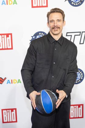NBA Tip Off Dinner Axel Springer Heiko Schaffartzik German actor and former basketball player Tip off Dinner On the occasion of the NBA game on January 15, Axel Springer Verlag invites you to a dinner at the publishing house in Berlin Copyright: xEventpressxFuhrx