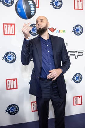 NBA Tip Off Dinner Axel Springer Marcin Gortat Tip off Dinner On the occasion of the NBA game on January 15, Axel Springer Verlag invites you to a dinner at the publishing house in Berlin Copyright: xEventpressxFuhrx