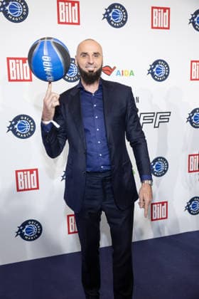 NBA Tip Off Dinner Axel Springer Marcin Gortat Tip off Dinner On the occasion of the NBA game on January 15, Axel Springer Verlag invites you to a dinner at the publishing house in Berlin Copyright: xEventpressxFuhrx