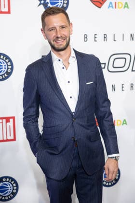 NBA Tip Off Dinner Axel Springer Ryan DeVos Member DeVos Family s Orlando Magic Leadership Council Ryan DeVos Tip Off Dinner Axel Springer Verlag invites you to a dinner at the publishing house in Berlin on the occasion of the NBA game on January 15th. Copyright: xEventpressxFuhrx
