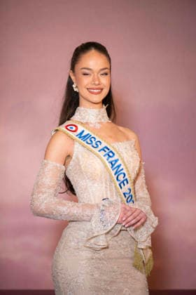 Bridgerton Season 4 Paris World Premiere - Paris Miss France 2026 Hinaupoko Devèze attends the Bridgerton Season 4 Paris World Premiere at Palais Brongniart on January 14, 2026 in Paris, France. by Eliot Blondet ABACAPRESS.COM Paris France France  Copyright: xBlondetxEliot ABACAx