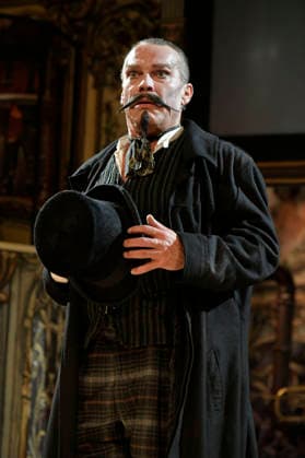 Pierre Besson at the photo rehearsal for the play Sauerkohl und Missetaten at the Komödie am Kurfürstendamm in the Ernst Reuter Saal Berlin, 14 01 2026 Foto:xM.xBehrensx xFuturexImagex missetaten_6116