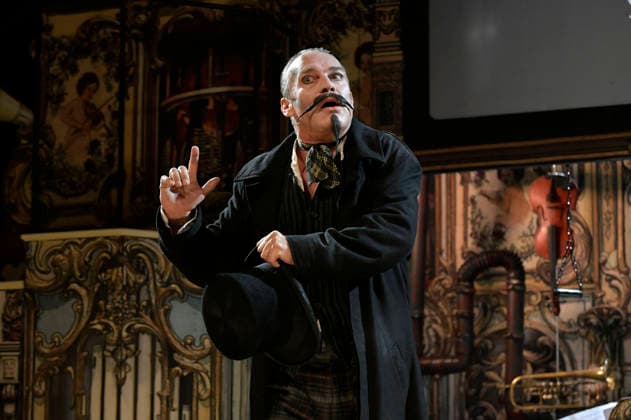 Pierre Besson at the photo rehearsal for the play Sauerkohl und Missetaten at the Komödie am Kurfürstendamm in the Ernst Reuter Saal Berlin, 14 01 2026 Foto:xM.xBehrensx xFuturexImagex missetaten_6117