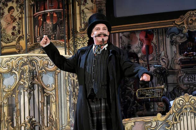 Pierre Besson at the photo rehearsal for the play Sauerkohl und Missetaten at the Komödie am Kurfürstendamm in the Ernst Reuter Saal Berlin, 14 01 2026 Foto:xM.xBehrensx xFuturexImagex missetaten_6123