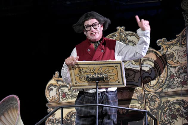 Pierre Besson at the photo rehearsal for the play Sauerkohl und Missetaten at the Komödie am Kurfürstendamm in the Ernst Reuter Saal Berlin, 14 01 2026 Foto:xM.xBehrensx xFuturexImagex missetaten_6125
