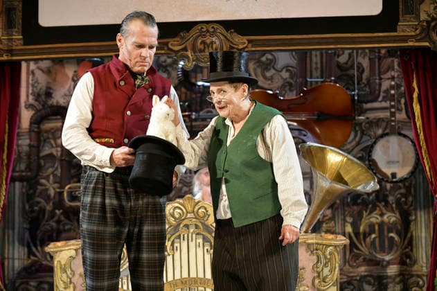 Pierre Besson and Katharina Thalbach at the photo rehearsal for the play Sauerkohl und Missetaten at the Komödie am Kurfürstendamm in the Ernst Reuter Saal Berlin, 14 01 2026 Foto:xM.xBehrensx xFuturexImagex missetaten_6129