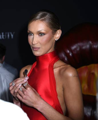 January 14, 2026, New York, Ny, United States: Bella Hadid attends FX s The Beauty Red Carpet Premiere. Held at MoMA The Museum of Modern Art in New York. Zuma Press January 14, 2026. New York United States - ZUMAp281 20260114_zea_p281_032 Copyright: xPhotoxImagexPressx