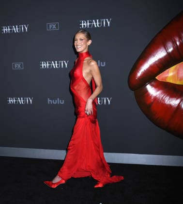 January 14, 2026, New York, Ny, United States: Bella Hadid attends FX s The Beauty Red Carpet Premiere. Held at MoMA The Museum of Modern Art in New York. Zuma Press January 14, 2026. New York United States - ZUMAp281 20260114_zea_p281_043 Copyright: xPhotoxImagexPressx