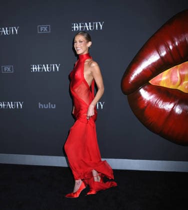 January 14, 2026, New York, Ny, United States: Bella Hadid attends FX s The Beauty Red Carpet Premiere. Held at MoMA The Museum of Modern Art in New York. Zuma Press January 14, 2026. New York United States - ZUMAp281 20260114_zea_p281_044 Copyright: xPhotoxImagexPressx
