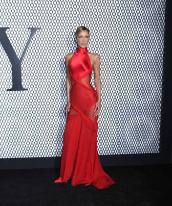 January 14, 2026, New York, Ny, United States: Bella Hadid attends FX s The Beauty Red Carpet Premiere. Held at MoMA The Museum of Modern Art in New York. Zuma Press January 14, 2026. New York United States - ZUMAp281 20260114_zea_p281_051 Copyright: xPhotoxImagexPressx
