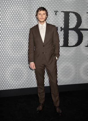 Arrivals for the New York series premiere of FX s The Beauty Featuring: Evan Peters Where: New York, New York, United States When: 14 Jan 2026 Credit: Janet Mayer INSTARimages.com EDITORIAL USE ONLY. NOT FOR USE BY NEWSPAPERS BASED IN THE UK. Copyright: xx instar55383391